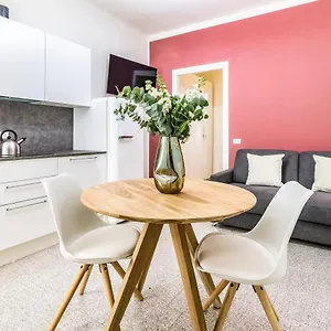 Apartment Beplace In Porta Garibaldi, Milan