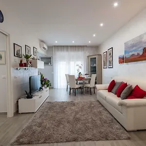 https://mm-house.it-romehotels.com